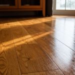 Fini les planchers en bois ternes : la recette de cire maison pour les nourrir et les faire briller