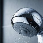 Comment changer le pommeau de sa douche pour un modèle économique et réduire sa consommation d'eau