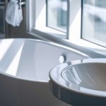 Fini les traces de rouille dans la baignoire ou le lavabo : la solution naturelle qui les fait disparaître