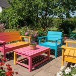 Fini les meubles de jardin en plastique qui ont perdu leur couleur : la solution pour les raviver
