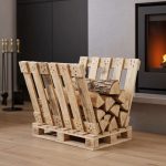 Si vous avez de vieilles palettes, voici comment fabriquer un range-bûches design pour votre cheminée cet hiver